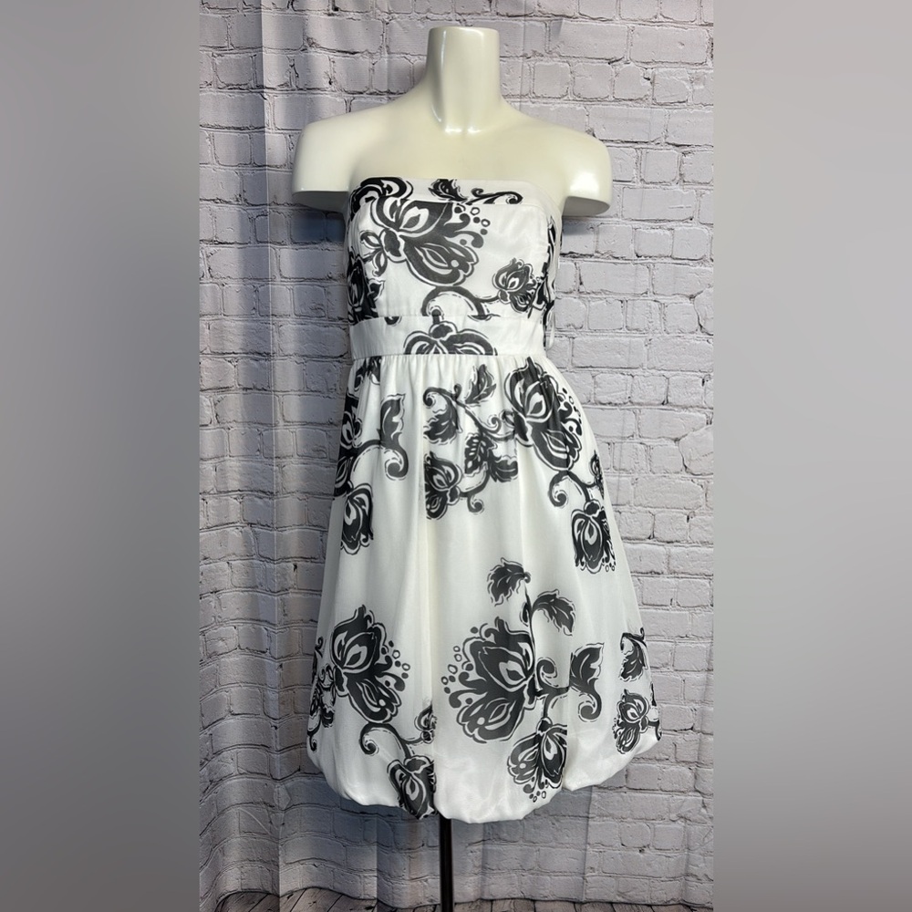 Women’s size 6 White House Black Market dress